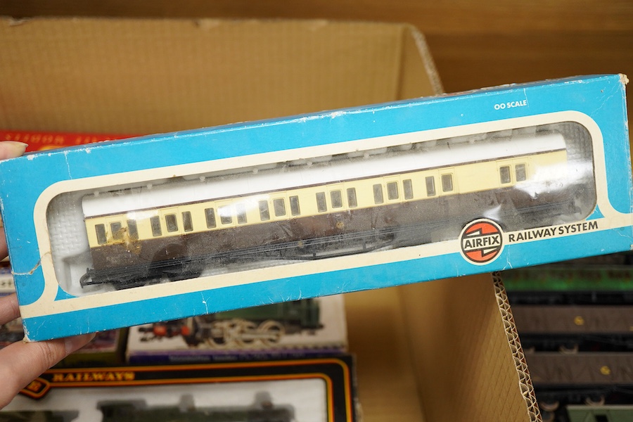 A quantity of 00 gauge model railway by Tri-ang, Mainline, Dapol, Bachmann, GMR, Hornby Dublo, etc. including; a Tri-ang American outline Davy Crockett train set (RS.37), nine steam and diesel locomotives, together with